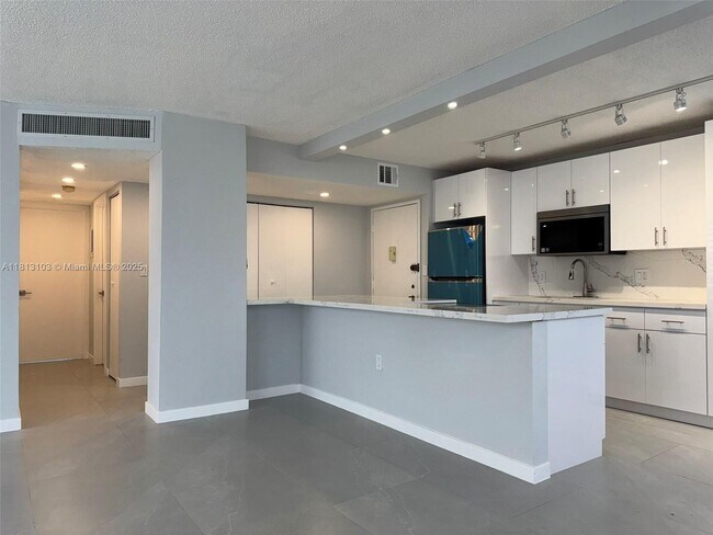 Photo - 1300 NE Miami Gardens Dr Unit 521e