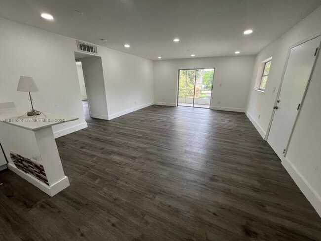 Building Photo - 4111 Stirling Rd Rental
