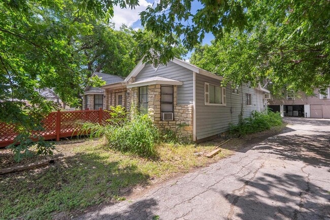 Photo - 4616 E Cesar Chavez St