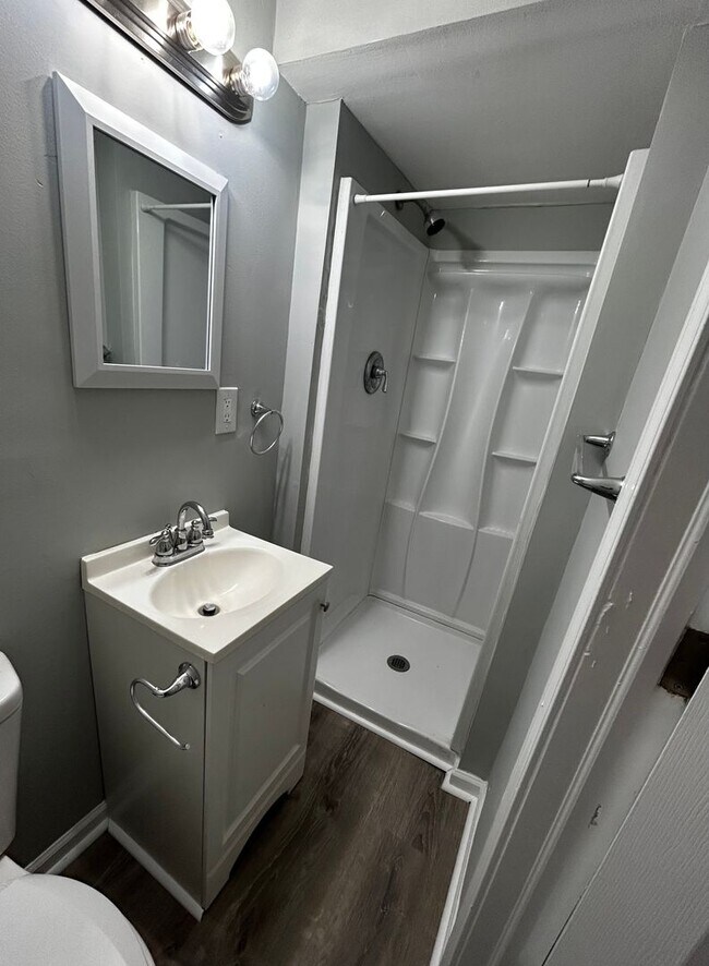 Photo - CUTE 1 BEDROOM HOUSE WITH PRIVATE FENCED BACKYARD QUIET STREET