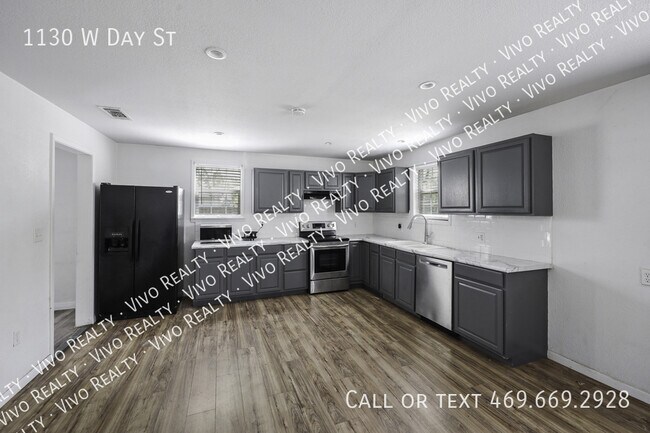 Photo - 1130 W Day St