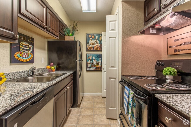 1 Br, 1.5 Ba - 800 SF -Kitchen
