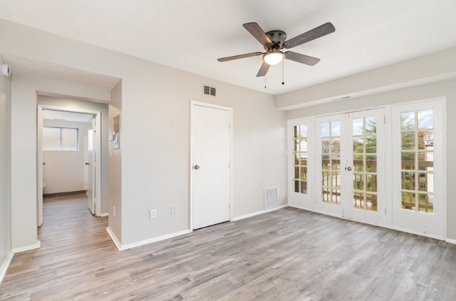 Building Photo - 562 Glenwood Ave