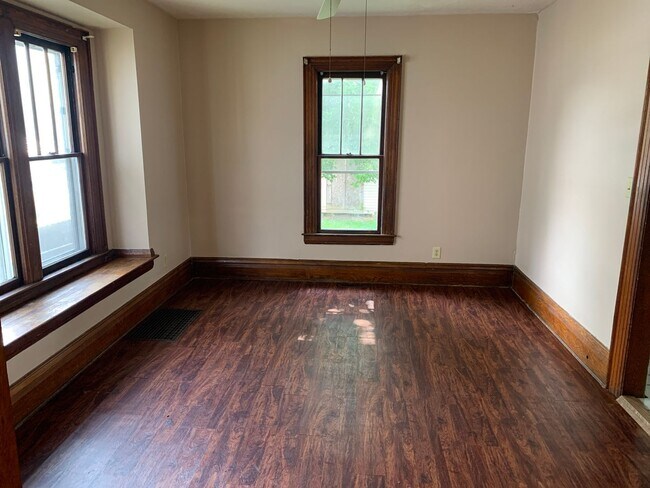 Photo - 1110 Laird Ave