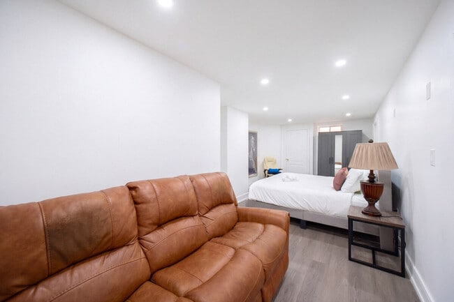 Building Photo - 40 Treeline Blvd Unit SI ID1524147P