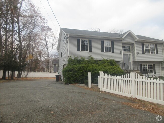 Building Photo - 310 Old Nyack Turnpike Rental