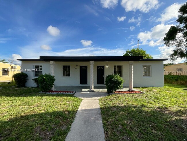 Photo - 1825 NW 74th St Apartamento Unidad 1825