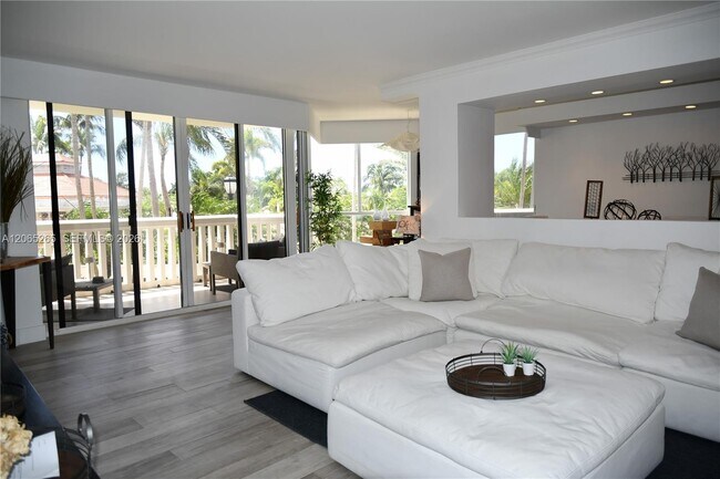 Building Photo - 1000 E Island Blvd Unit 303