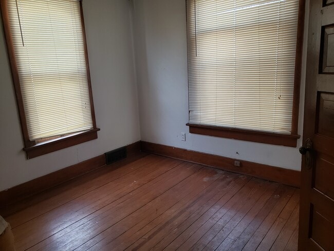 Photo - 2 Bedroom 1 bath house located near downto...