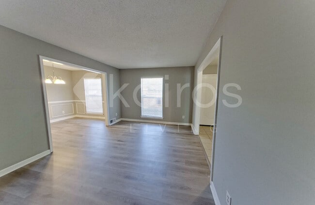 Photo - 2785 Clearbrook St