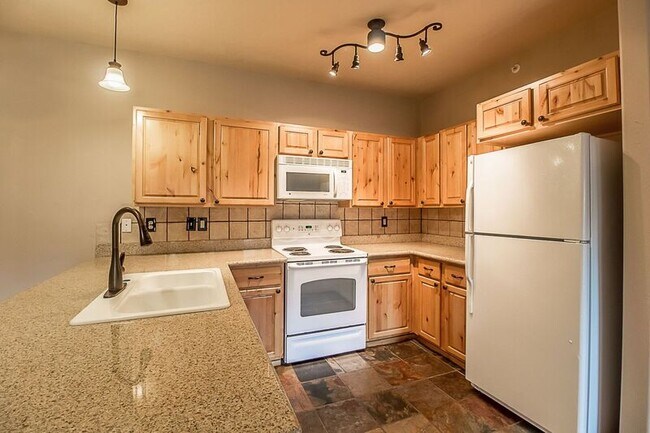 Photo - 6670 N Spurwing Loop Unidad 203