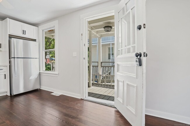 Photo - 28 Bridgeport Ave