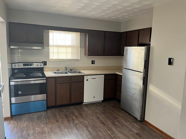 Building Photo - 550 Kitrina Ave Unit 1