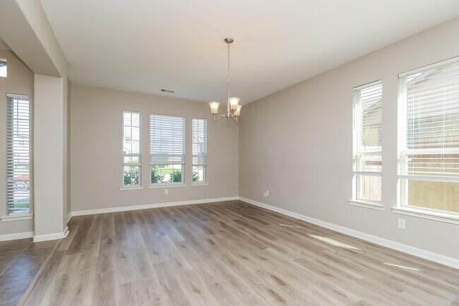 Photo - 443 Oak Chase Dr