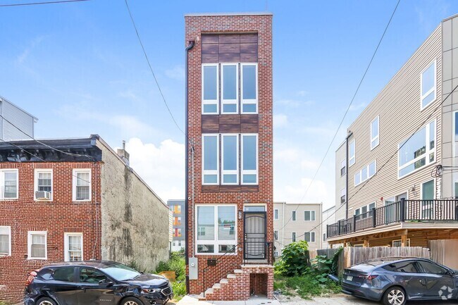 Building Photo - 1958 N Darien St Rental