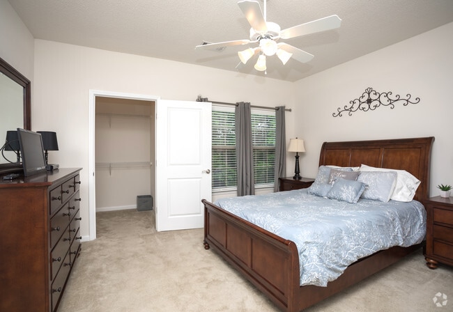 2BR, 2BA - 1,463 SF