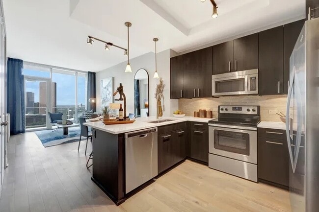 Building Photo - Galleria Luxury: Up to 4 Weeks Free + $500... Unit HPO1 Rental