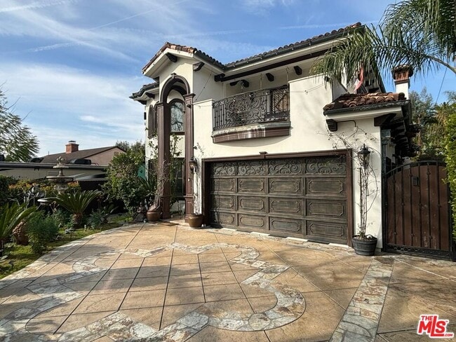 Photo - 3057 N Naomi St