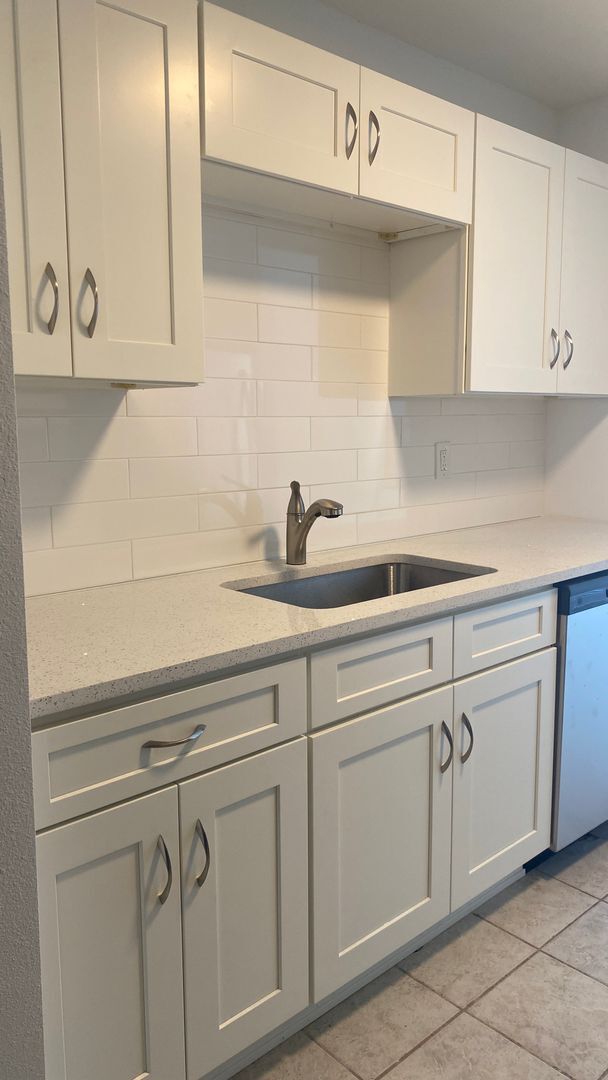 Photo - Fully Remodeled 2/2 Villa, Stainless, Granite Fully Tiled! WIFI Included!