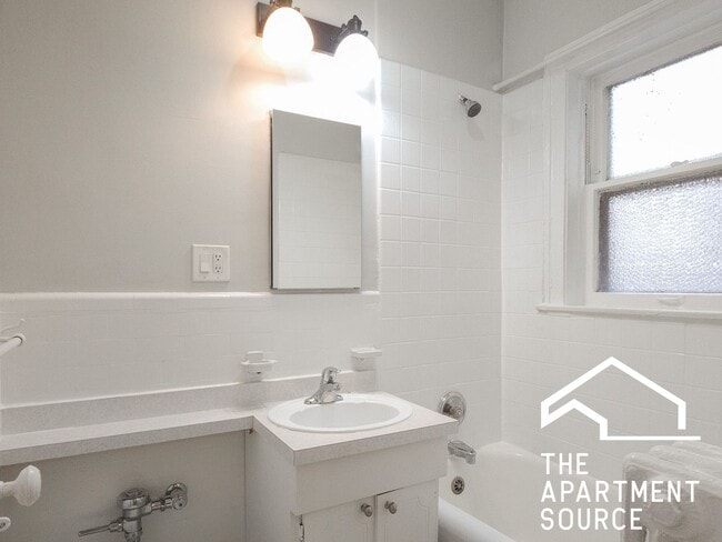 Photo - 2342 W School St Unit 1