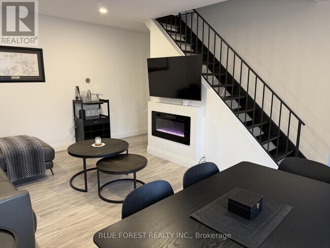 Photo - 70 Fiddlers Green Rd