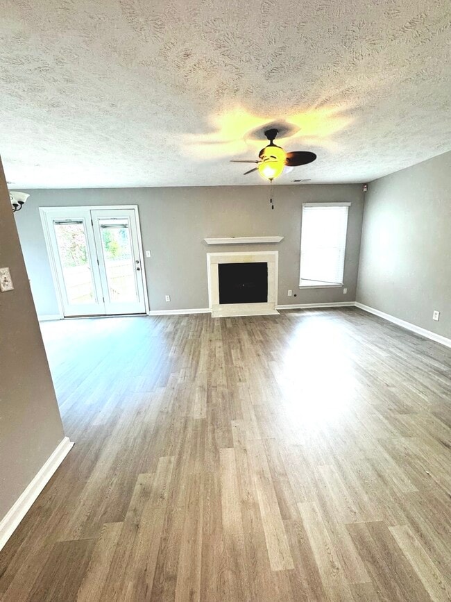 Photo - 5551 Robmont Dr