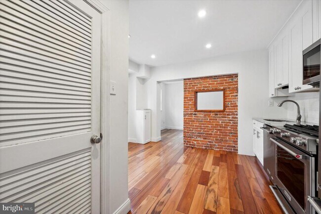 Photo - 910 Fitzwater St