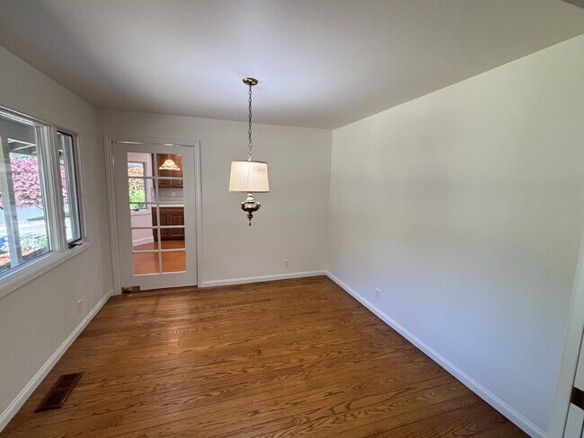 Photo - 485 Butterfield Pl