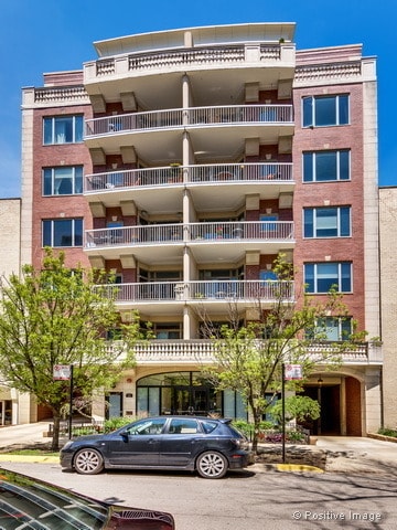 Building Photo - 508 W Melrose St Unit 5D