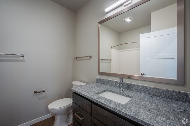 2BR, 2BA - 1,101SF - Bathroom