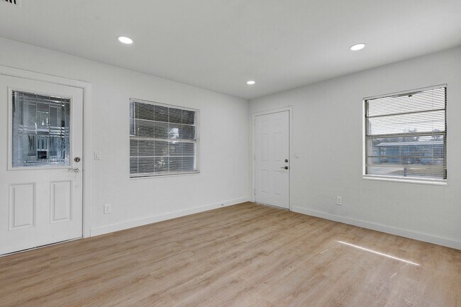 Photo - Beautifully Refreshed 3-Bedroom Home – Modern Kitchen & Spacious Interior