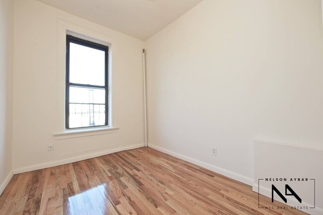 Photo - 767 Union St