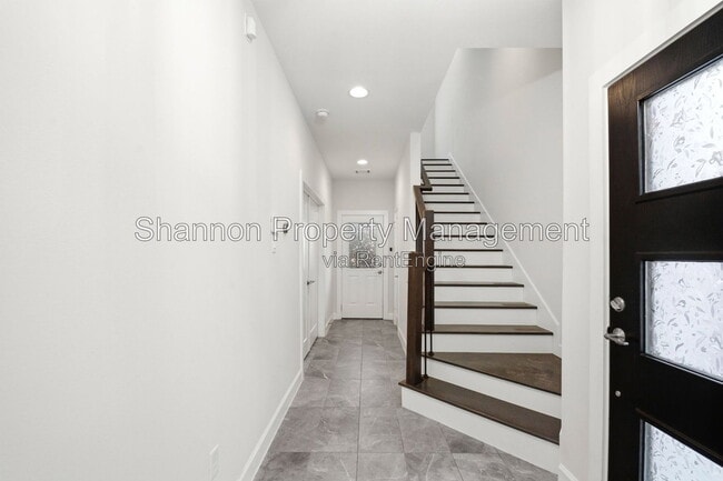 Photo - 849 Fisher St