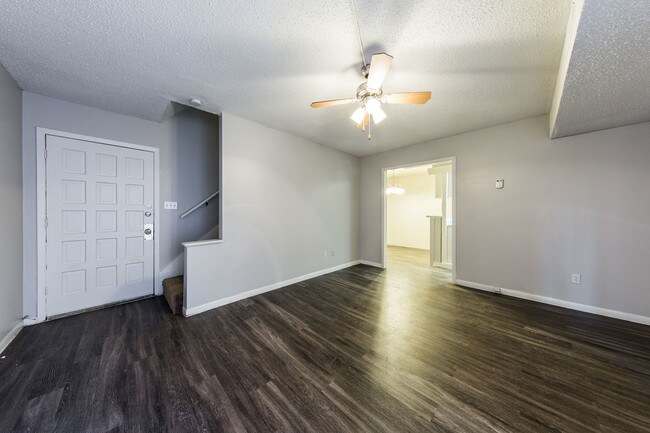 Photo - The Colony Apartments - Crestview