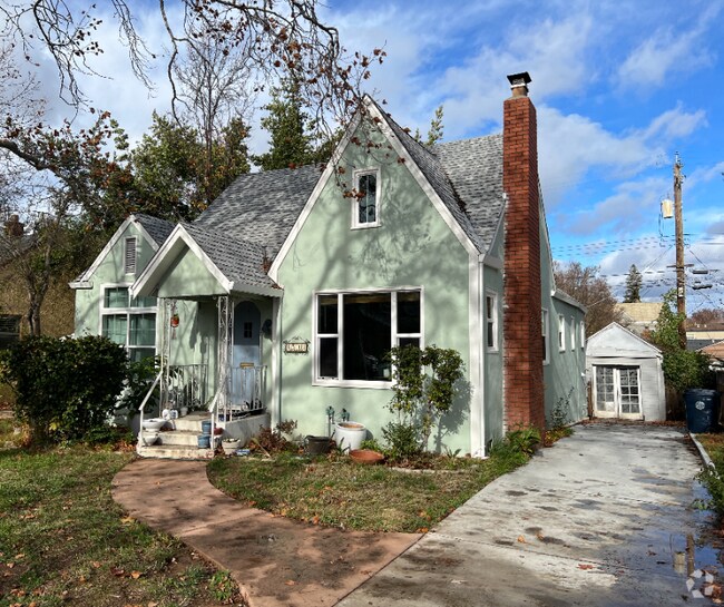Building Photo - 4533 D St Rental