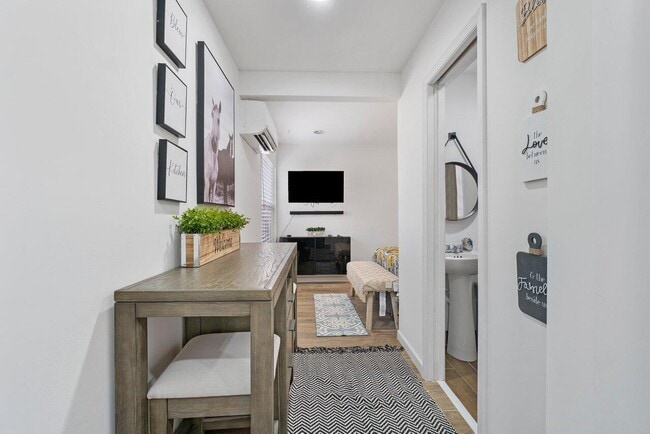 Photo - 1401 Mystic Ct Unit 1-Bedroom Guesthouse