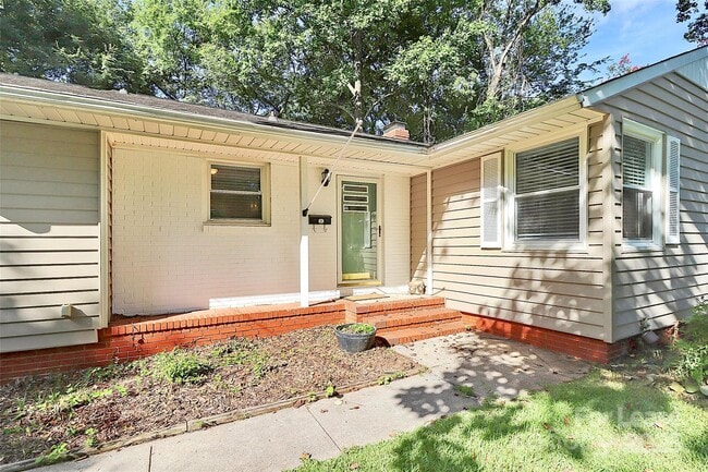 Photo - 228 Seneca Pl