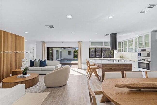 Photo - 116 W 1st Ct