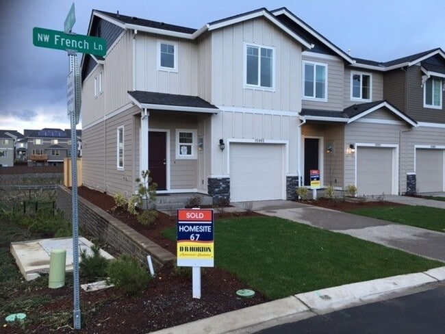 Photo - Stylish 3-Bedroom Bethany Residence with Open-Concept Living, Fenced Yard, and Attached Garage