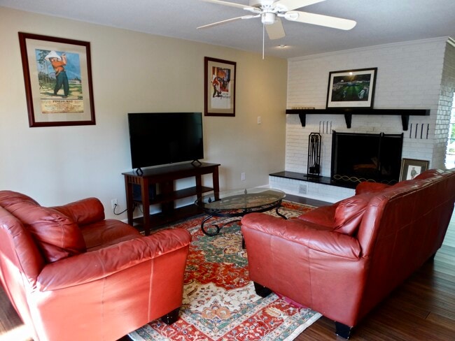 Photo - 300 Central Dr