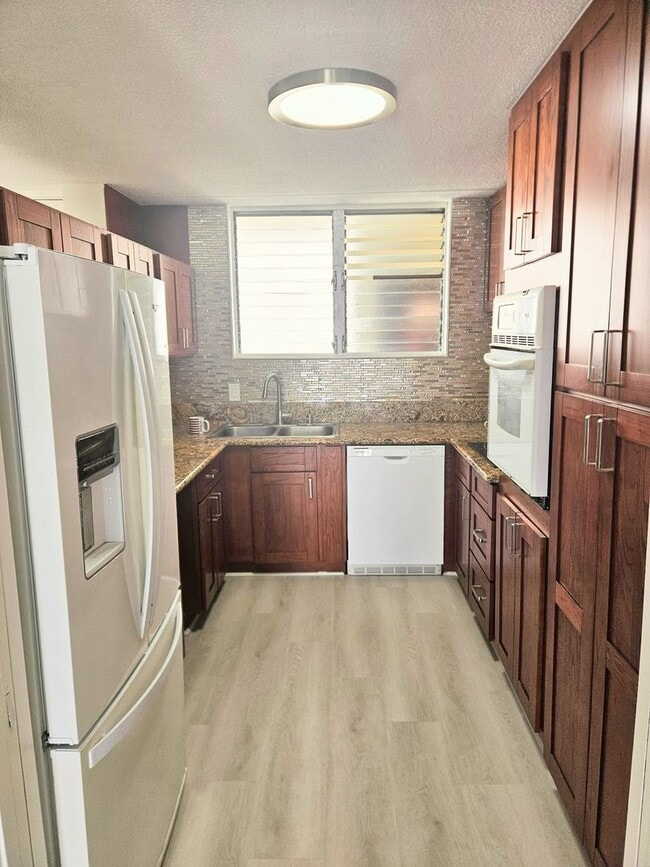 Photo - Stunning Newly Renovated 2BR/2BA Condo in Waikiki with Ocean & Mountain Views Unit 1402
