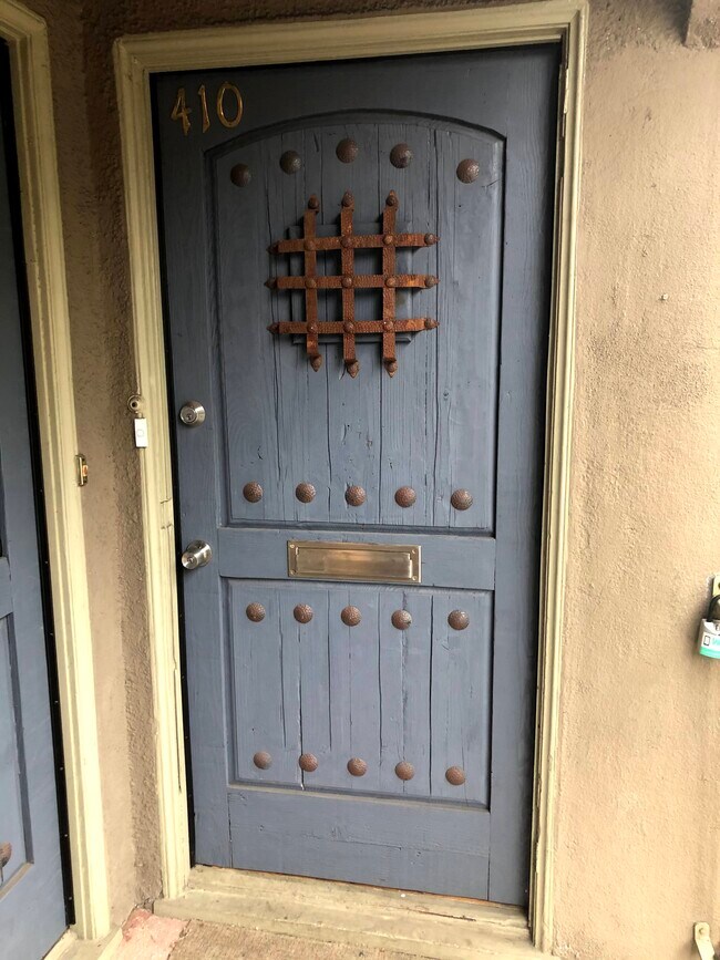 DOOR TO UNIT