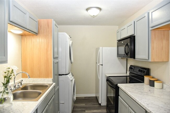 Photo - 700 Navarro Dr