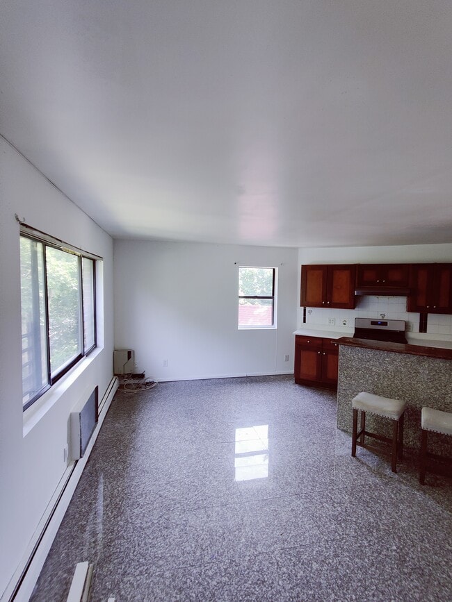 Photo - 12912 Kew Gardens Rd Apartamentos Unidad #3