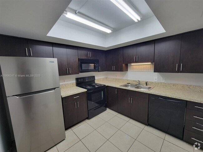 Building Photo - 5881 NW 57th Ave Unit 7 Rental