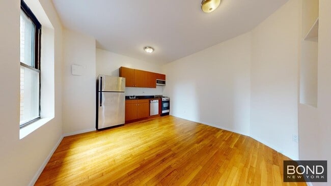 Building Photo - 201-205 West 11th Street-3G Unit 3G
