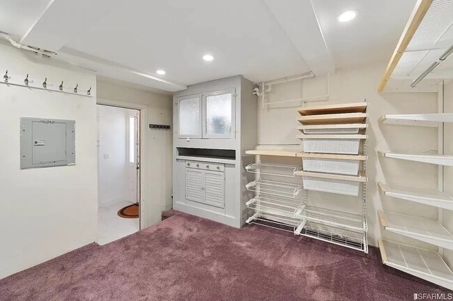 Photo - 2096 Pine St