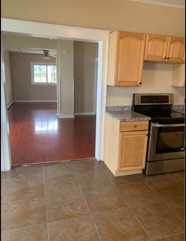 Photo - 382 E Grove St