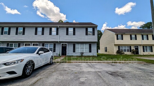 Building Photo - 1100 Pineland Ave Unit Apt 3H
