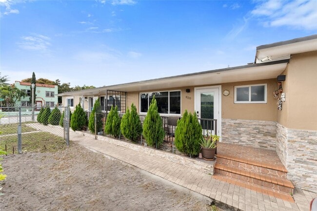 Photo - 820 SW 17th Ave Unidad 1